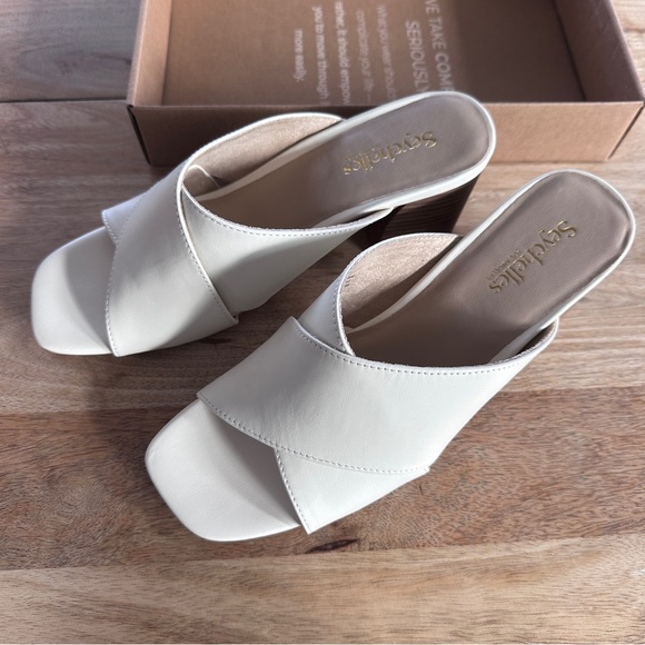 New in Box Seychelles Block Heels - Picture 4 of 7
